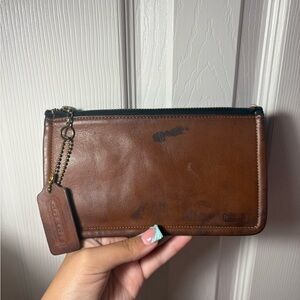 1900’s Vintage British slim tan leather Coach Brown zip wallet